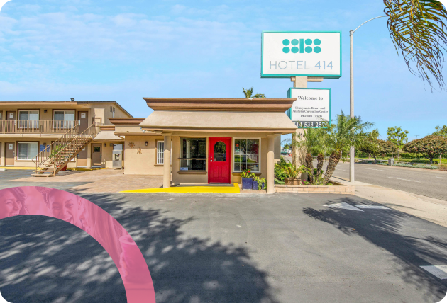 exterior view of Hotel 414, Anaheim, near to Disney