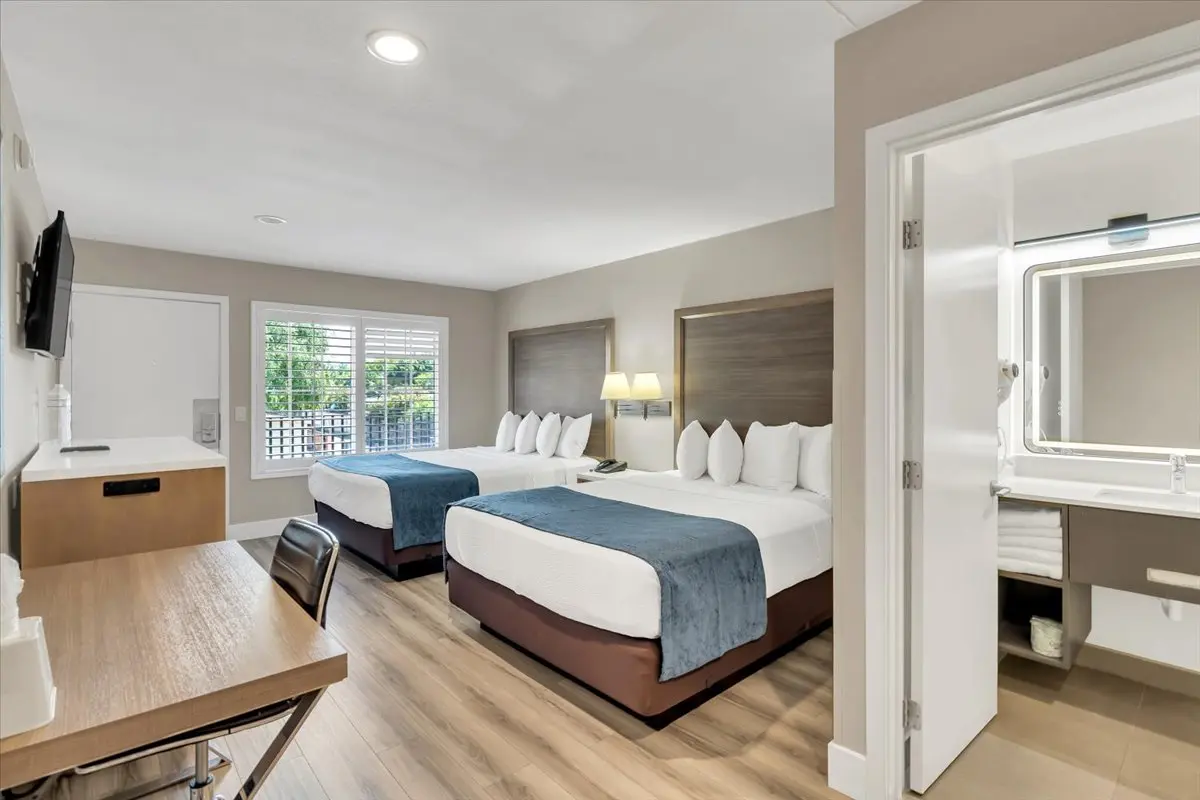 2 queen guest room Hotel 414 Anaheim